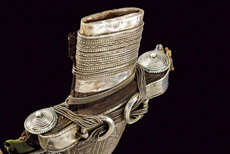 Jambiya con fornimenti in argento