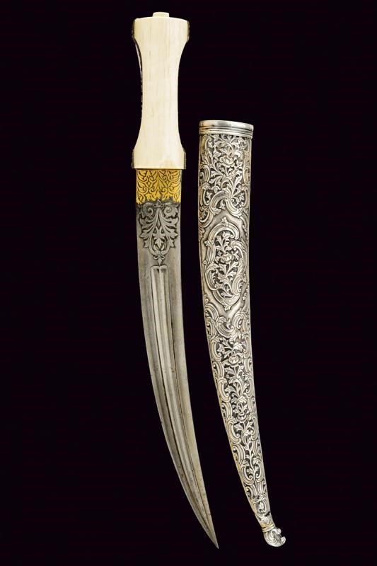 Raffinata jambiya decorata con pietre