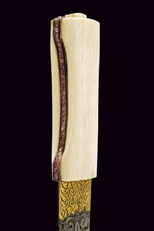 Raffinata jambiya decorata con pietre