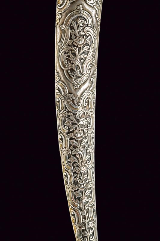 Raffinata jambiya decorata con pietre