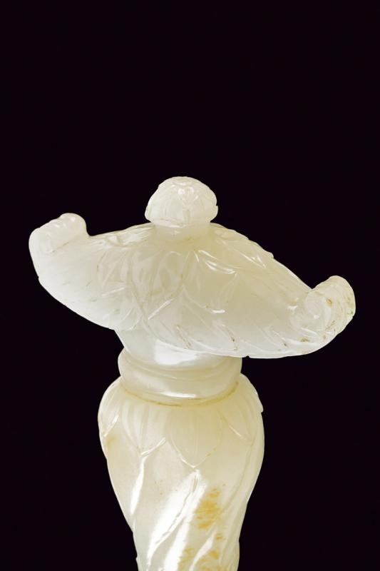 Bel pugnale con impugnatura in giada