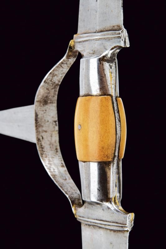 Interessante pugnale Haladie a tre lame