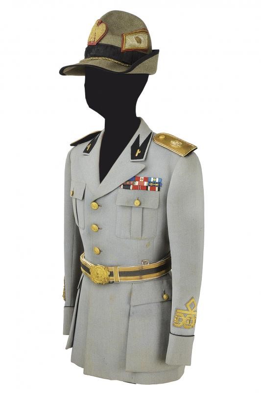 Giacca e cappello da Console Generale MVSN, Regno d'Italia, Secondo quarto del XX Secolo