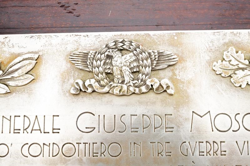 Moscone, Placca commemorativa in argento