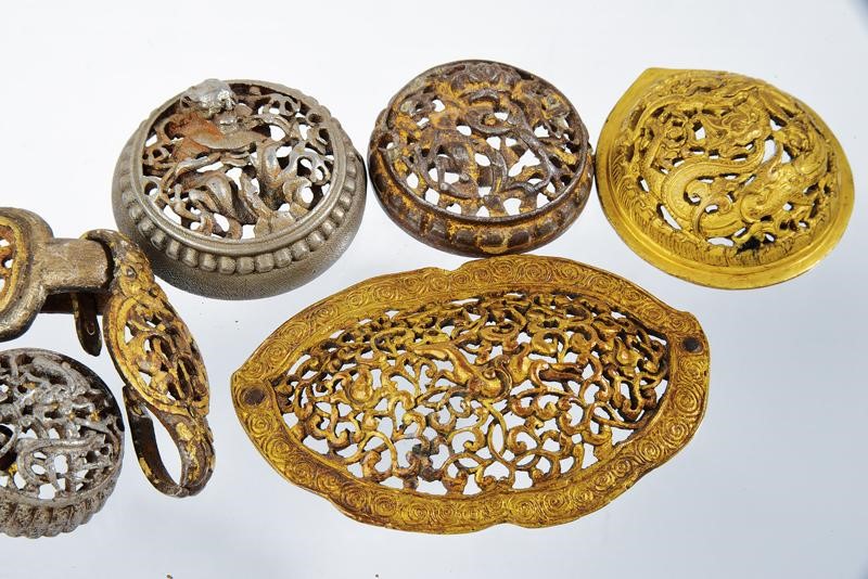 Fornimenti per briglie o selle, ferro e bronzo dorato, Tibet, 1700 circa