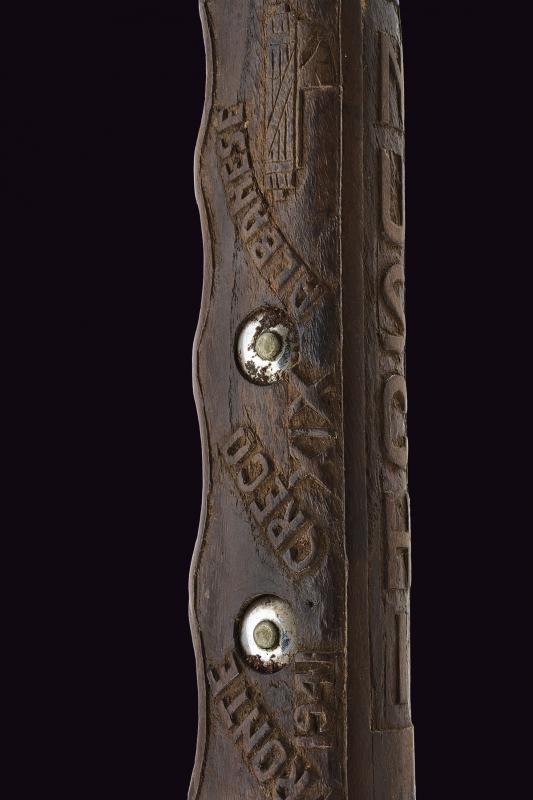 Pugnale da combattimento Mod. 1935 MVSN, impugnatura decorata in legno con simboli storici