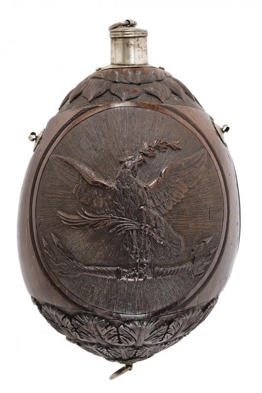 Fiasca da polvere in noce di cocco con busto di Napoleone I, Francia, 1840 circa