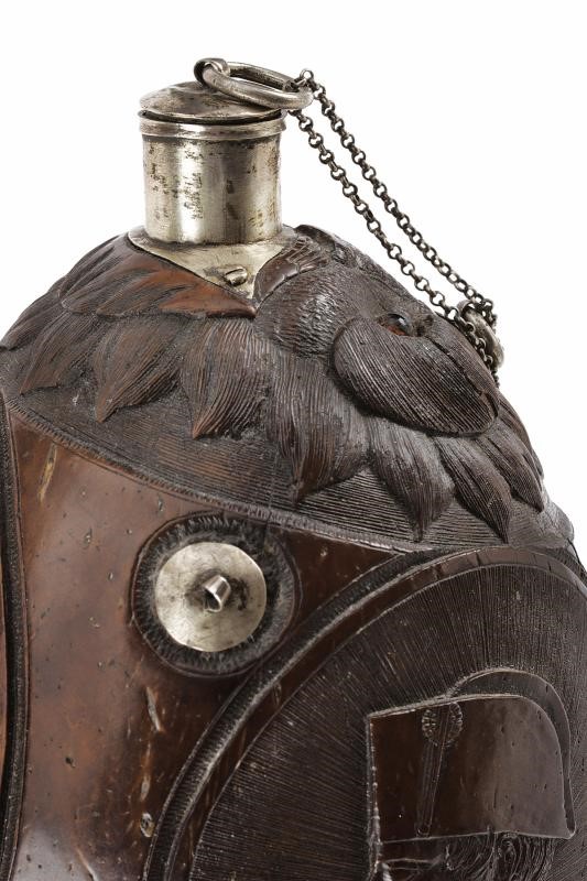 Fiasca da polvere in noce di cocco con busto di Napoleone I, Francia, 1840 circa