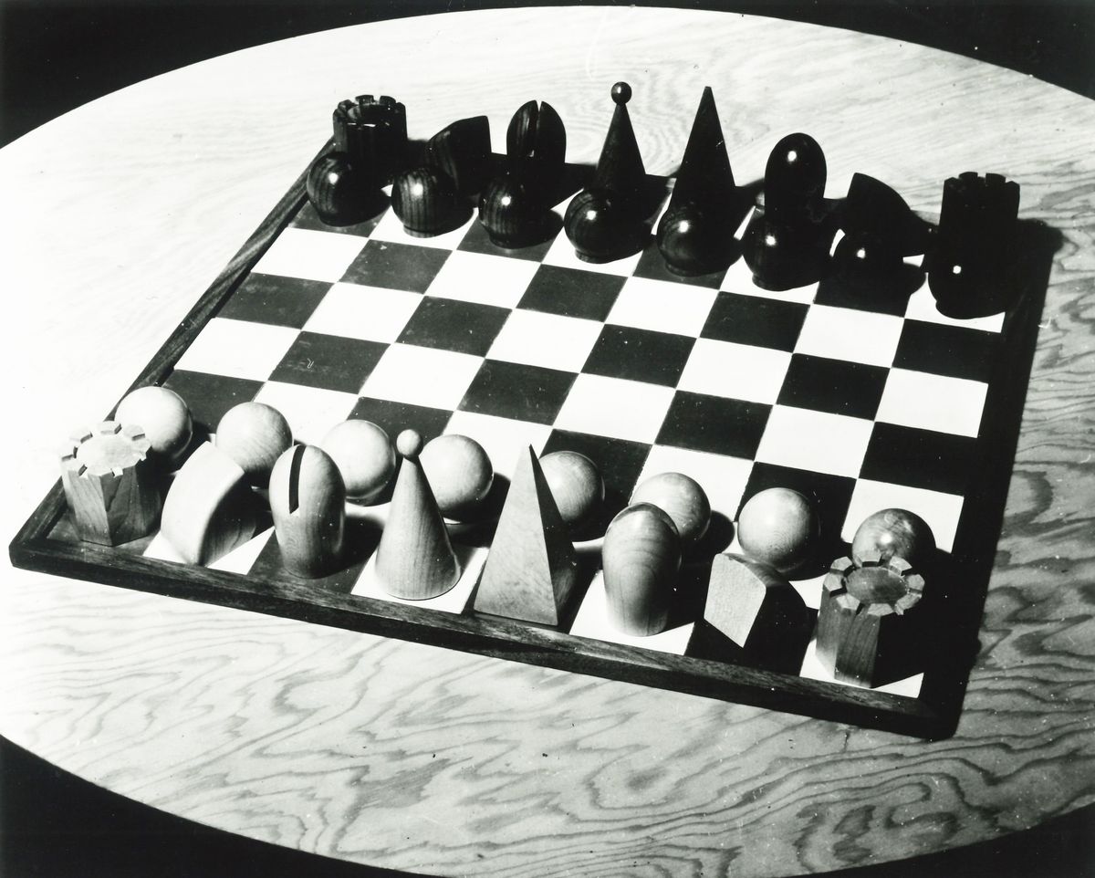Man Ray - Chess Set 1943 | Fotografia: Under 1K | Finarte, casa d'aste