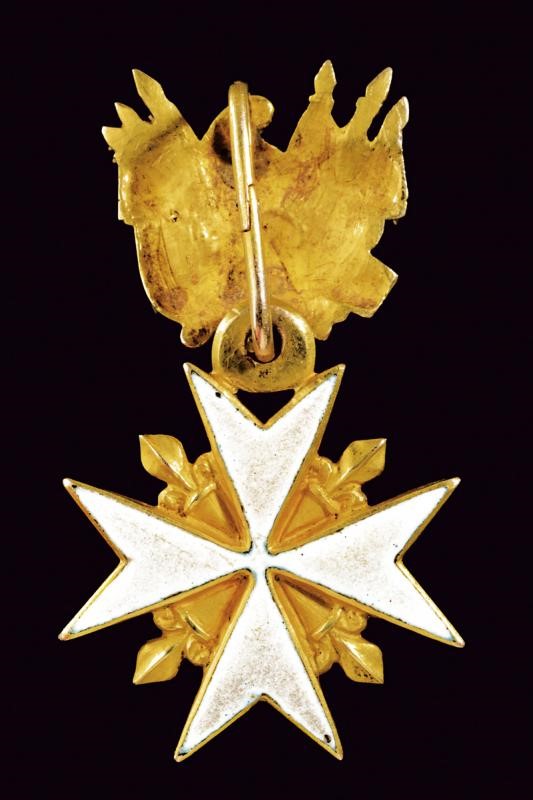 Sovrano Militare Ordine di Malta, Pendente da collo in oro con croce in smalto bianco