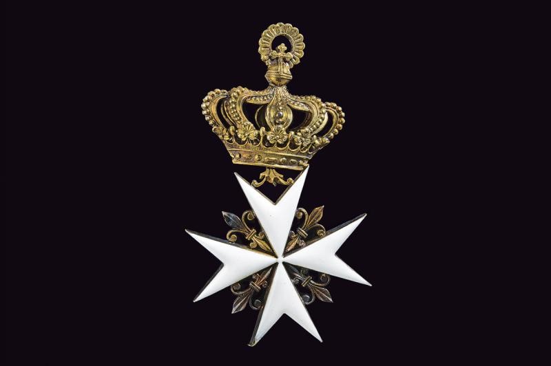 Sovrano Ordine Militare di Malta, Decorazione da collo con pendente, ottone parzialmente smaltato