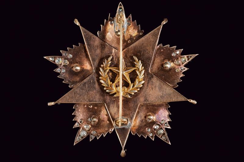 Ordine della Carità Nisan-ı Şefkat, Placca di seconda classe in oro rosso e gemme, circa 1900