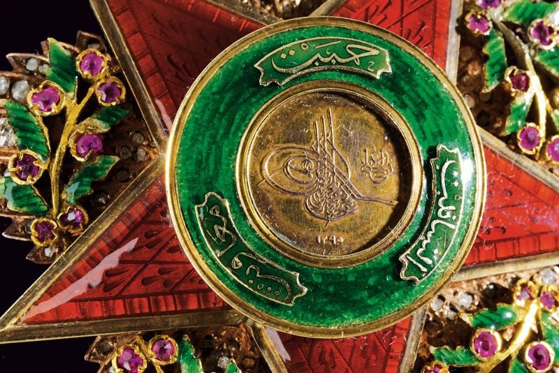 Ordine della Carità Nisan-ı Şefkat, Placca di seconda classe in oro rosso e gemme, circa 1900