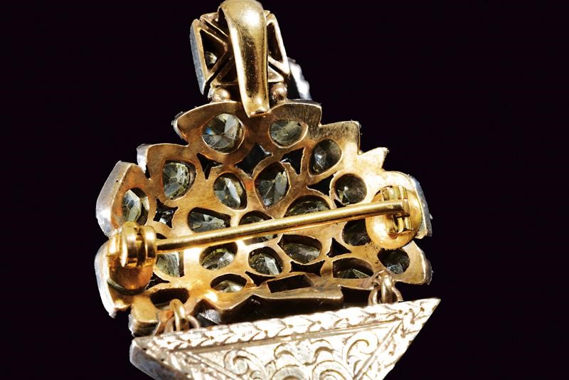 Ordinanza del Cristo, Croce in oro e argento con incastonature di simil-pietre