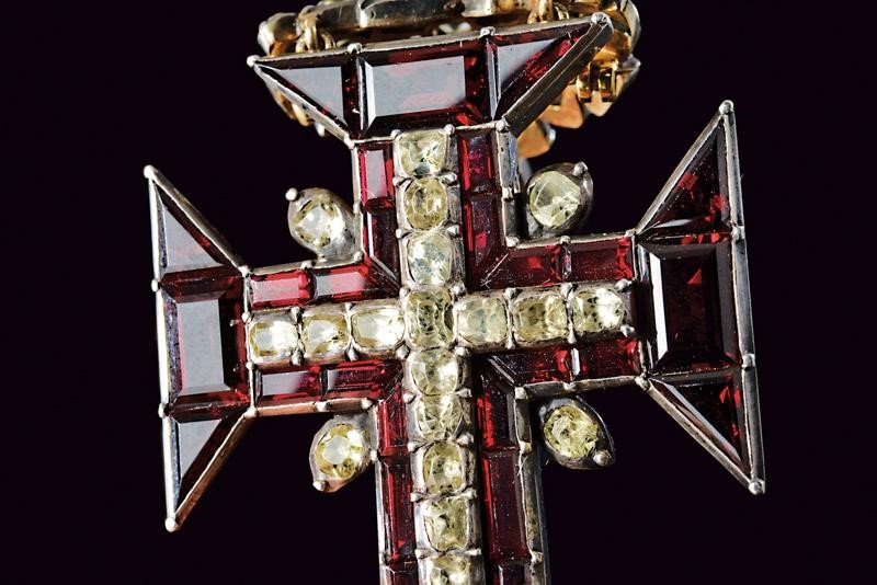 Ordinanza del Cristo, Croce in oro e argento con incastonature di simil-pietre