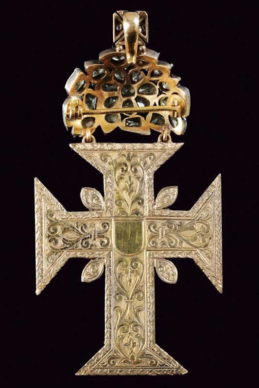 Ordinanza del Cristo, Croce in oro e argento con incastonature di simil-pietre