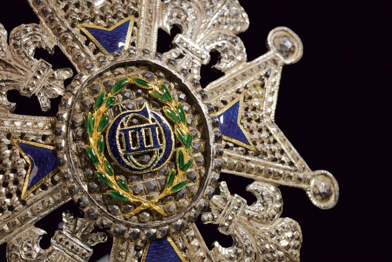 Ordine di Carlo III, Placca da commendatore in argento brillantato e smaltato
