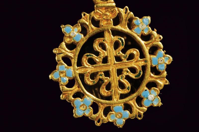 Pendente di Calatrava, pietra verde con cornice in oro e smalti, XVIII/XIX secolo