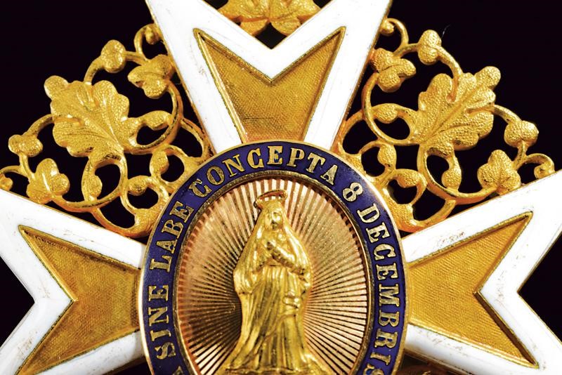 Croce in oro parzialmente smaltata, 1855, Stato Pontificio, con busto di Pio IX
