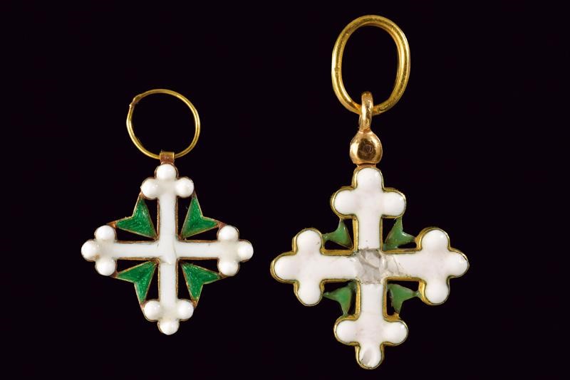 Ordine dei Santi Maurizio e Lazzaro, croci da cavaliere in miniatura, oro e smalti, fine XIX seco...
