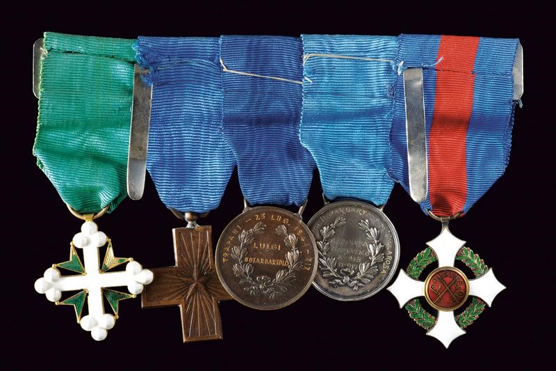 Barretta con cinque decorazioni