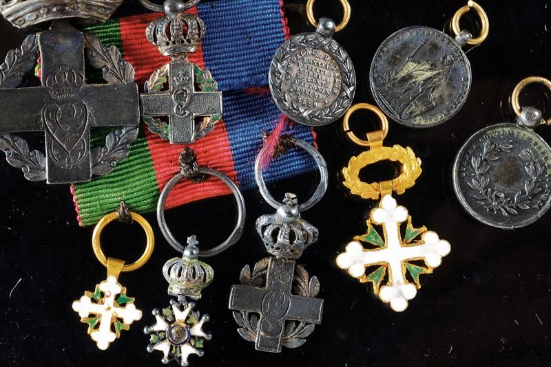 Miniature del XIX Secolo, gruppo di distintivi militari