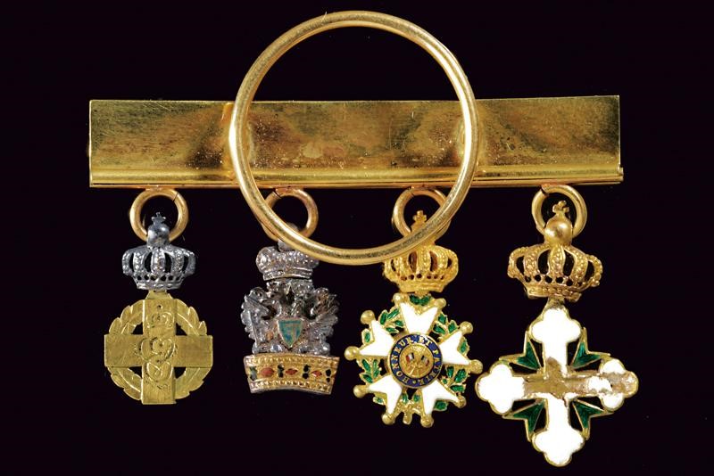 Baretta con quattro miniature