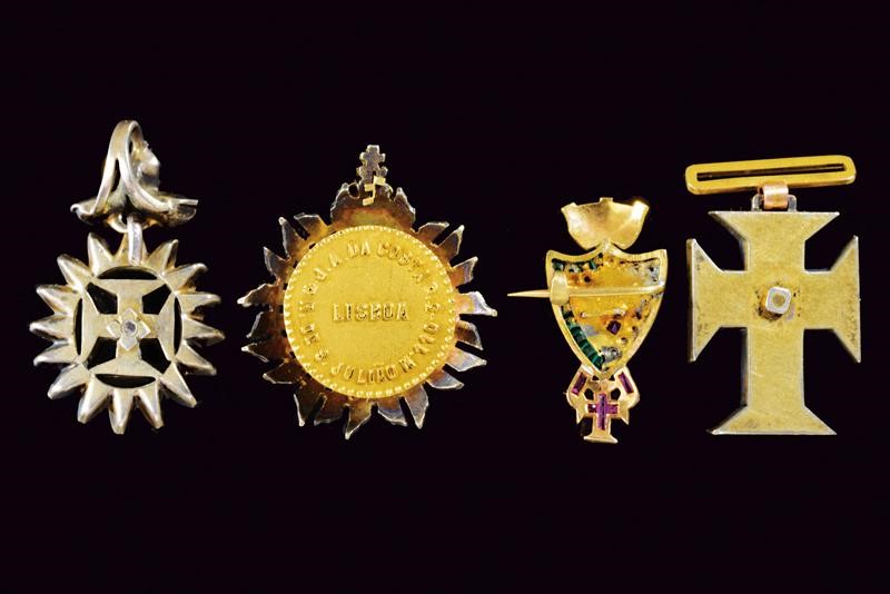 Ordine del Cristo, Lotto di miniature con croce e spille in simil-pietre, Portogallo, XIX Secolo