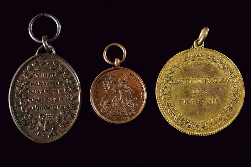 Lotto di tre medaglie in bronzo e bronzo dorato, Francia, Fine XVIII - Inizio XIX Secolo