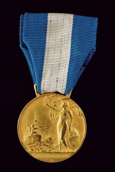 Medaglia D'Onore per Lunga Navigazione Compiuta, Repubblica Italiana, oro 917/1000