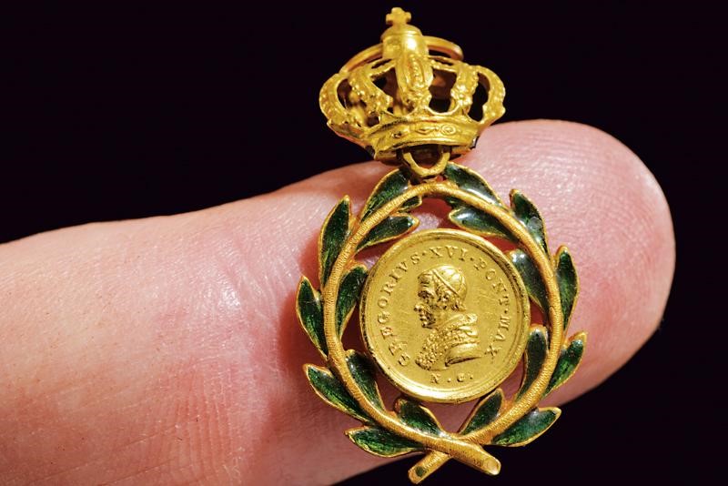 Gregorio XVI, Medaglia in miniatura Benemerenti in oro, Stato Pontificio, circa 1840