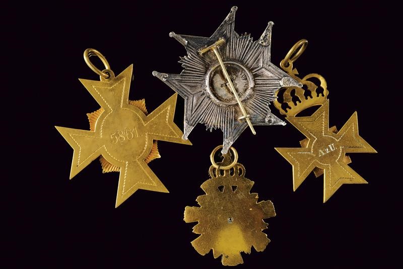 Lotto di quattro decorazioni massoniche, metallo dorato e argento punzonato, Europa, Fine XIX - I...