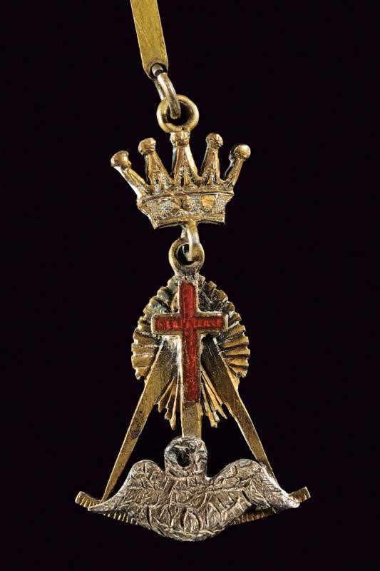 Barretta massonica con cinque distintivi, metallo dorato, circa 1900