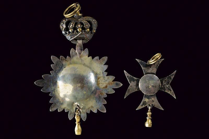 Decorazioni massoniche, lotto di due elementi in argento smaltato XIX secolo