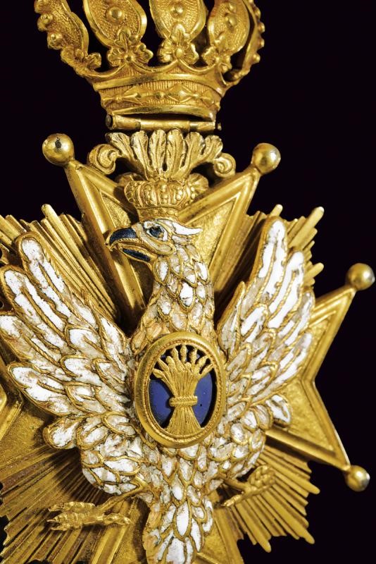 Pendente religioso, metallo dorato e smalto, XIX secolo