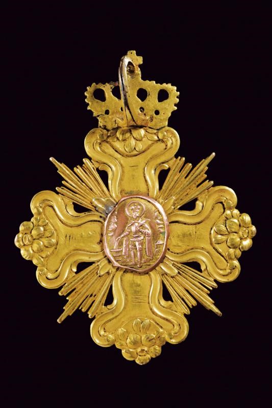Pendente religioso, croce dorata a mercurio con medaglione in porcellana