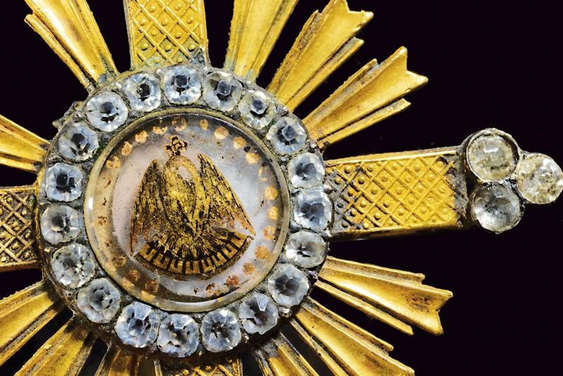 Bella croce da Rosacrociano, metallo dorato inciso, Germania, XIX secolo, 7.4 x 9.5 cm
