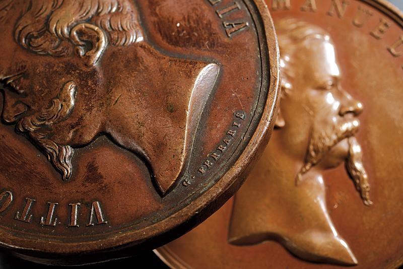 Vittorio Emanuele II, Lotto di due medaglie commemorative in bronzo (Terzo quarto del XIX secolo)