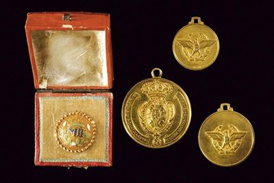 Lotto di tre medaglie in oro, Italia, XX Sec.