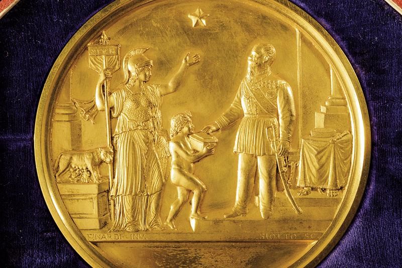 Medaglia per il Plebiscito di Roma del 1870, Vittorio Emanuele II, bronzo dorato, diametro 10.8 c...