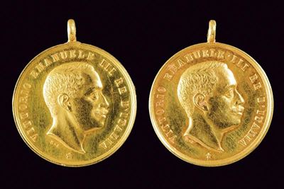 Medaglie di Vittorio Emanuele III, Lotto di due esemplari in oro, Regno d'Italia