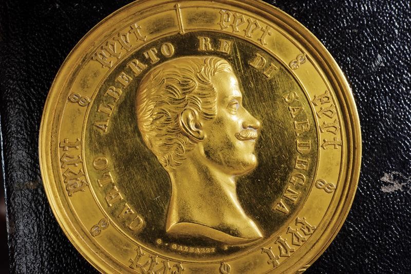 Regno di Sardegna, Medaglia di Carlo Alberto 'Je atans mon astre', 1846, oro, diametro 5.5 cm