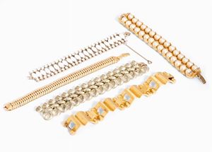 Lot comprising of five bracelets