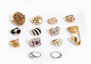 Lotto composto da quattordici anelli 