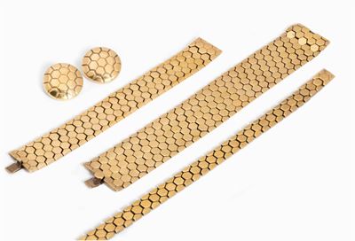 Lotto Composto da Due Bracciali, una Collana e un Paio D'orecchini