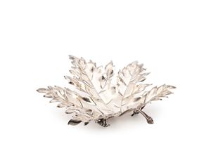Vine leaf-shaped centrepiece
