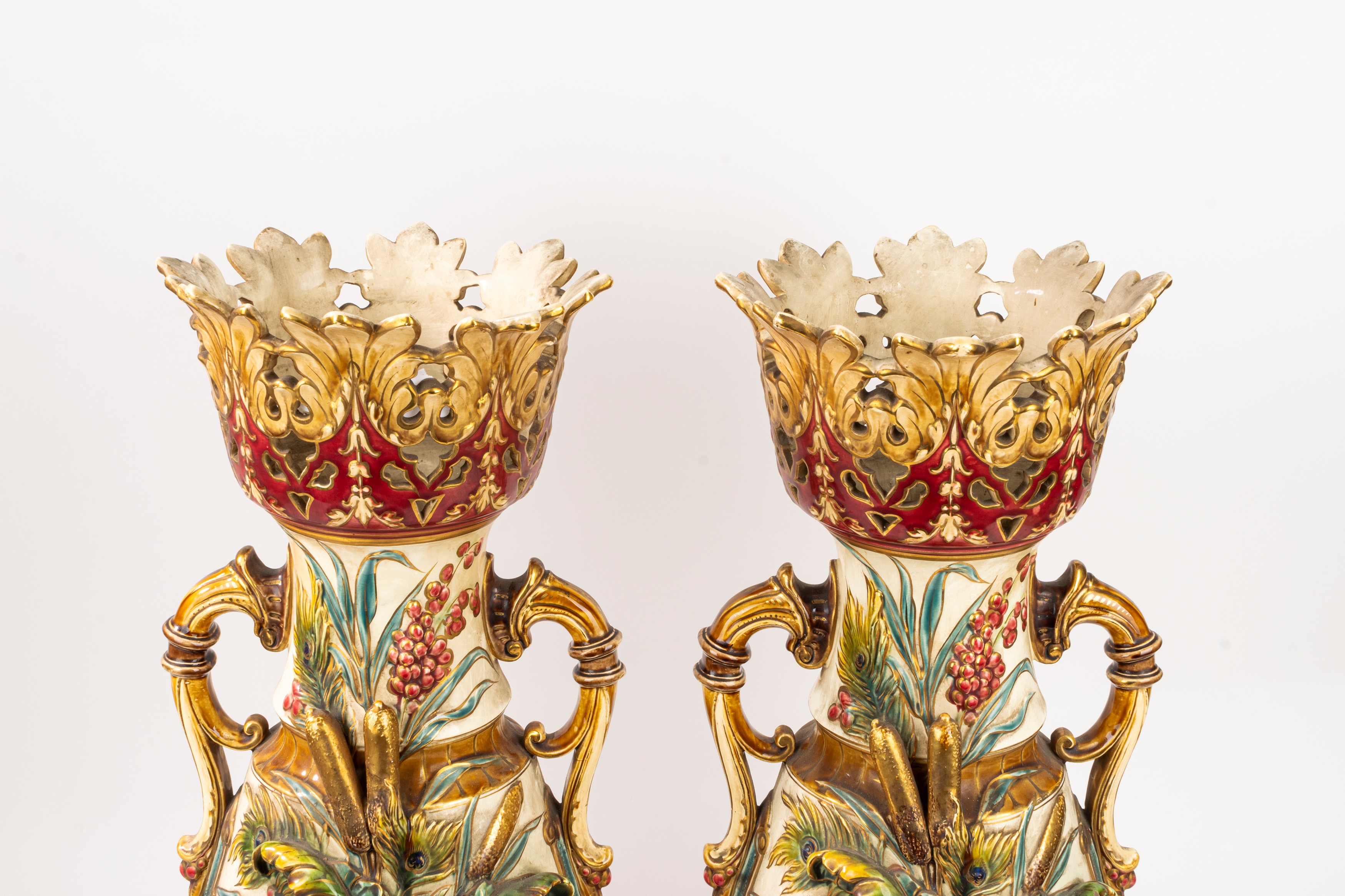 Coppia di Vasi Biansati in Ceramica Policroma