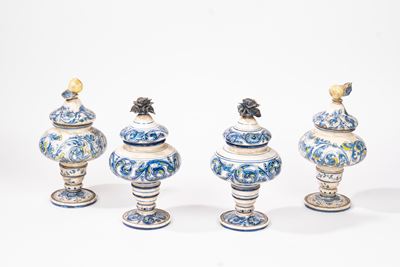 Quattro Vasi con Coperchio in Maiolica Policroma, Secoli XVIII - XIX