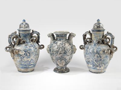 Tre Vasi in Maiolica. Manifattura Ligure e Napoletana