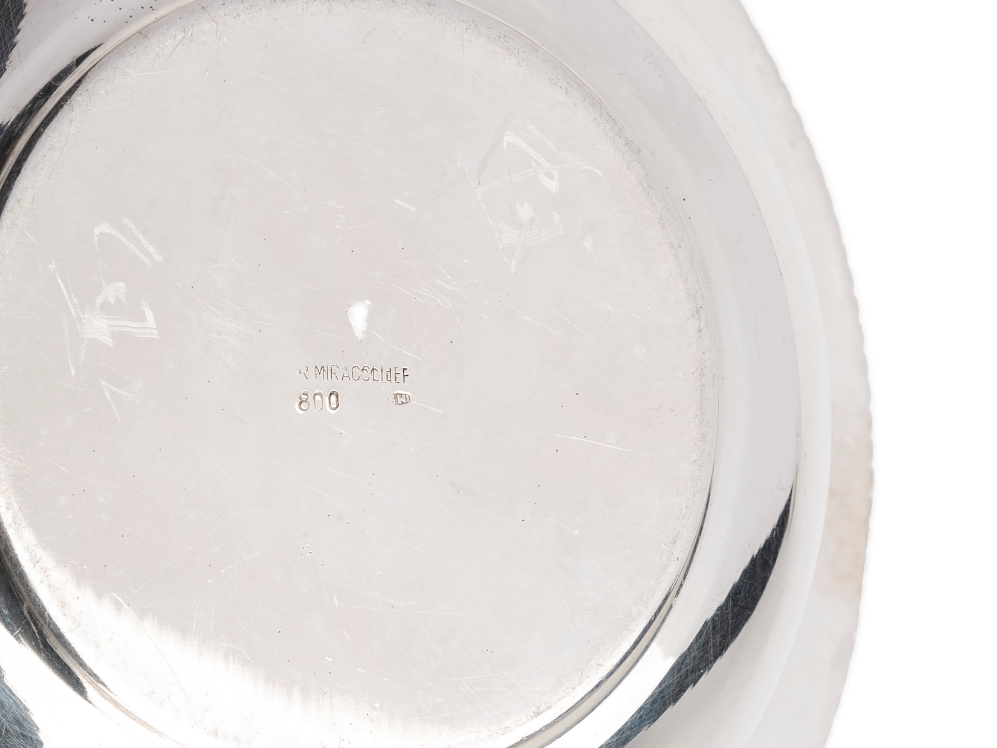 Cinque piatti e cinque ciotole